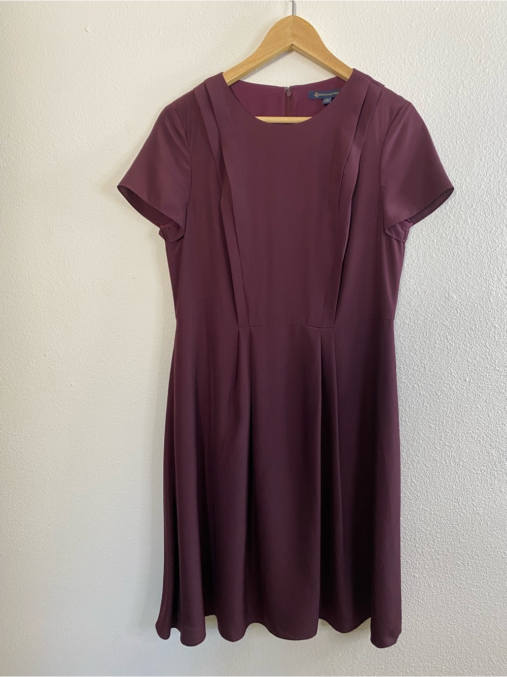 NEW Brooks Brothers Burgundy Pleated Dress 8 Crew Neck Short Sleeves Ladylike